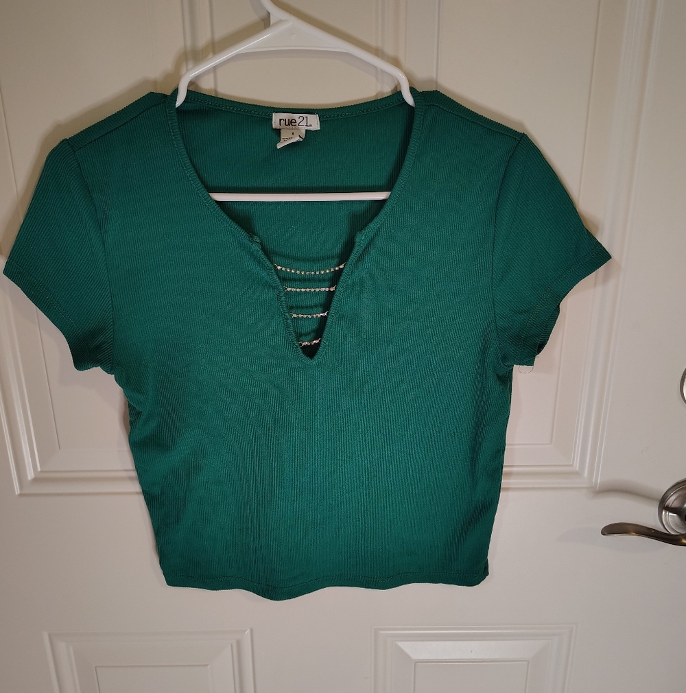 Rue21 Emerald/Kelly Green Short Sleeve V-Neck Crop Top With Rhinestone Small